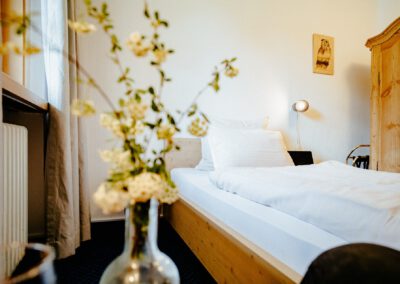 EZ_bett-mit-blume_DMNK6745_web-1920x1269