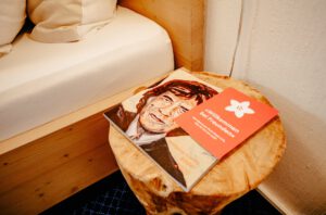 DZ2-detail-bedsidetable_DMNK6652_web-1920x1269